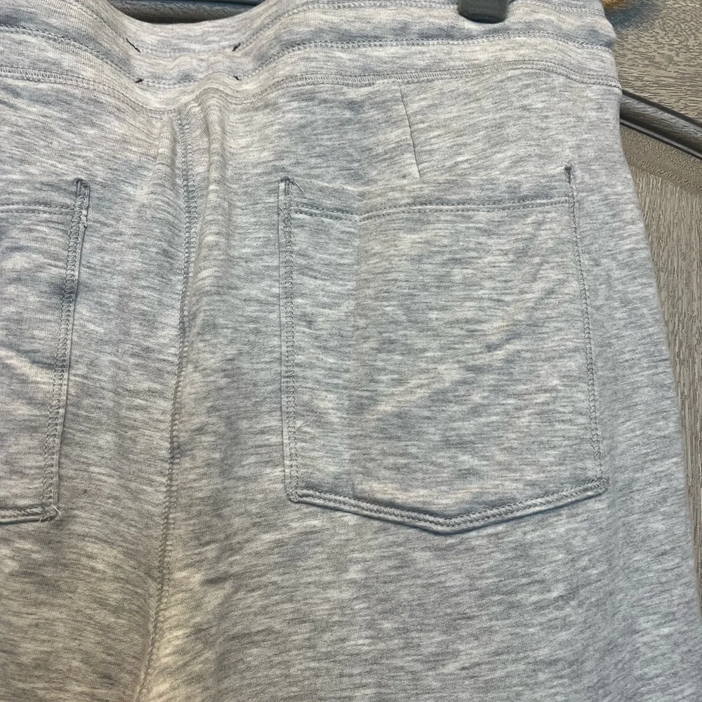 NWT Lou & Grey joggers heather gray size medium super soft lounge wear - Picture 6 of 6